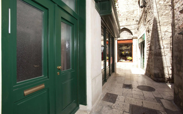 Prior Suites Split