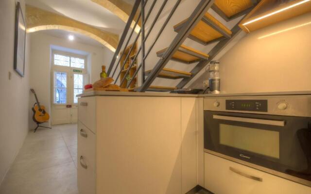 Cute and modern duplex apartment in ideal location RCAS1-1