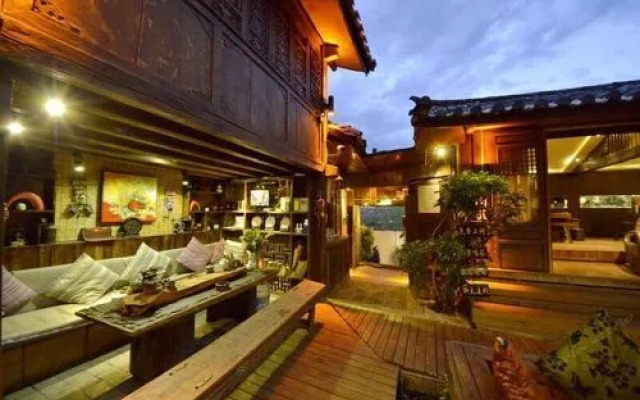 Lijiang Yuelang Inn