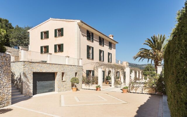 Majestic Holiday Estate Sleep 12 Pers in Calvia