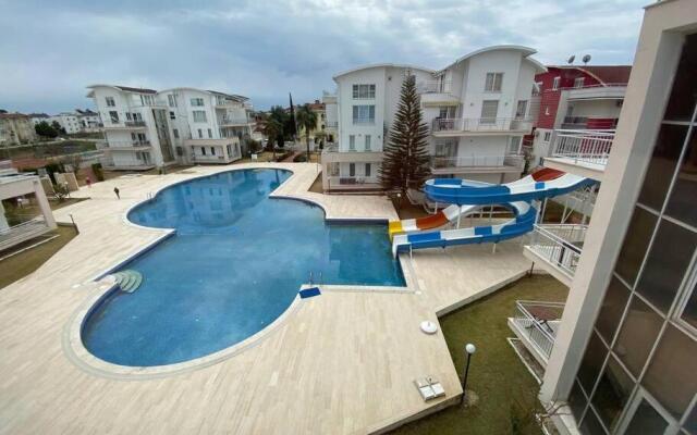 Lovely 3 Bedrooms Luxury APT with pool and Gym