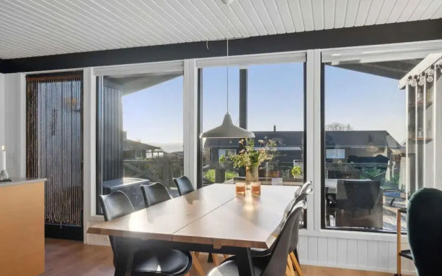 5 Star Holiday Home in Ronde