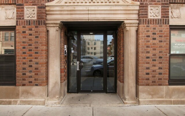 Minimalist Design Studio Apt in Uptown