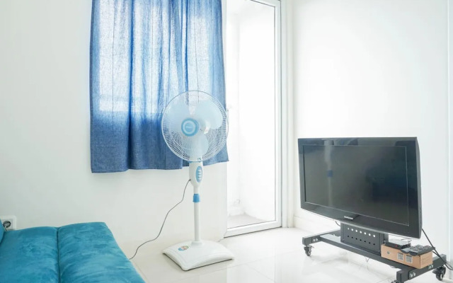 Cozy and Simply 1BR Green Pramuka Apartment