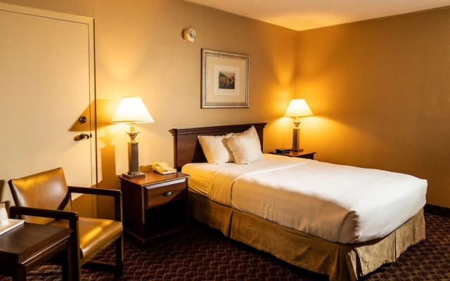 Ramada Topeka Downtown Hotel and Convention Center