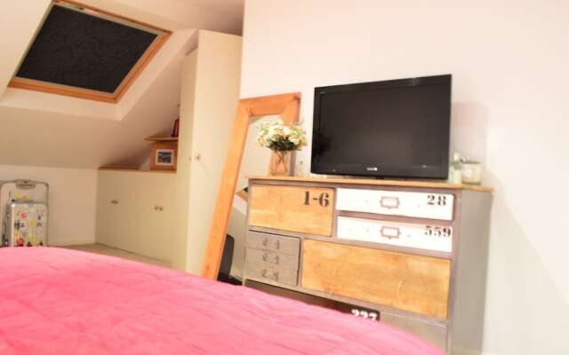 Spacious 2 Bedroom House Close to Notting Hill