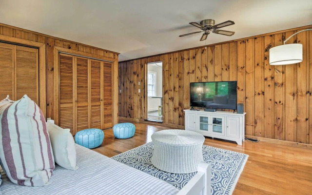 Spacious Getaway W/deck - Walk to Nantucket Sound!