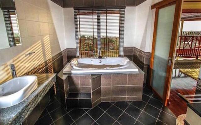 2 Pools & Seaview! Villa Serena 6BR, Klong Khong
