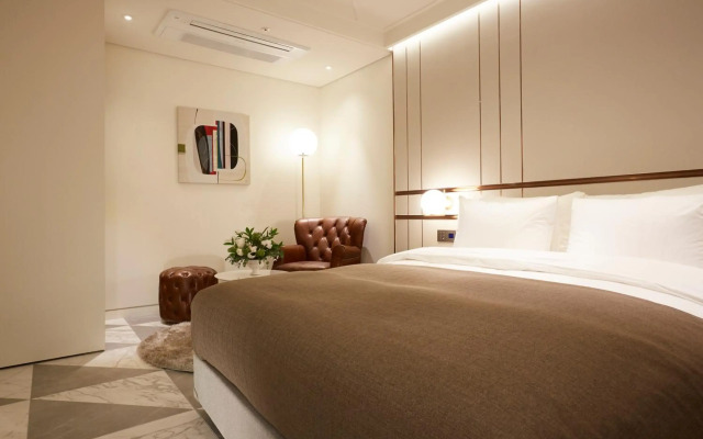9 Brick Hotel