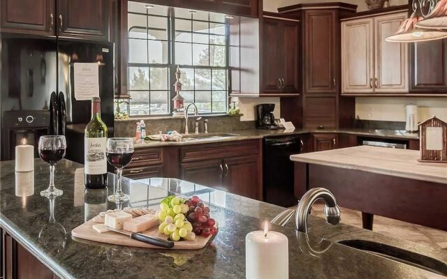 Alpine Village Lodge - Five Bedroom Cabin