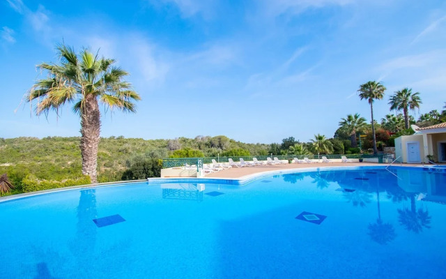 49 Presa da Moura Superbly 2 Bed Townhouse Clos