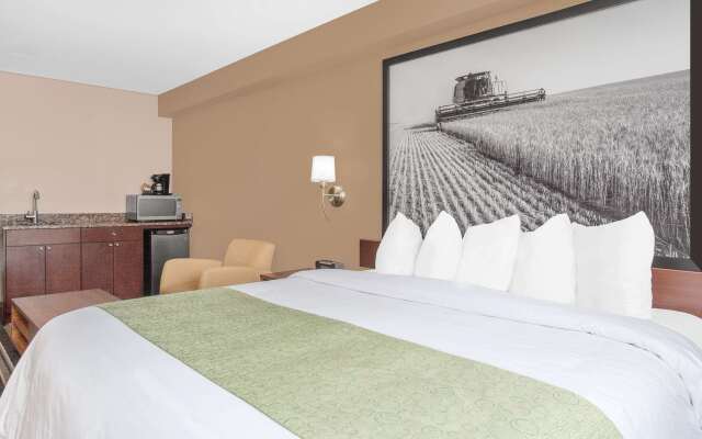 Super 8 by Wyndham Brandon MB