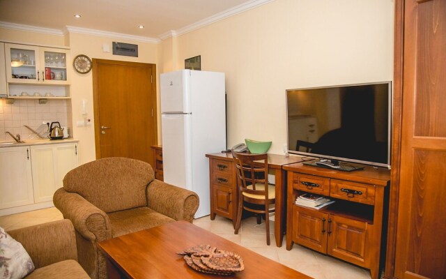 FM Deluxe 1-BDR Apartment with Parking by Sozopol