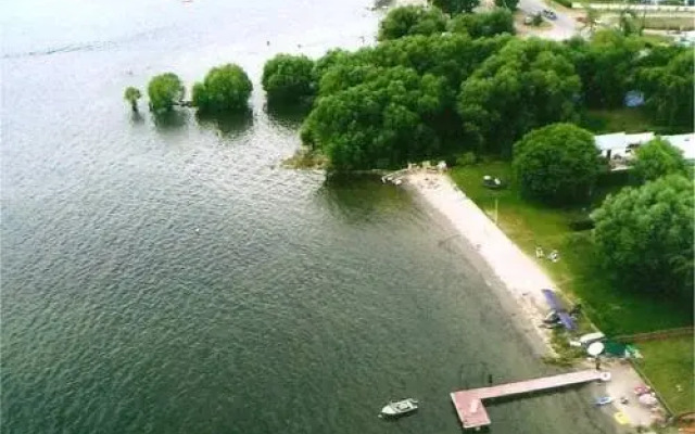 Lakeshore Paradise Bed And Breakfast