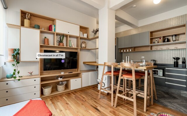 Hip, Modern Tech Condo w Rooftop in La Condesa