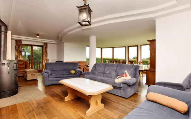 Modern Holiday Home in SchÃ¶nberg with Jacuzzi