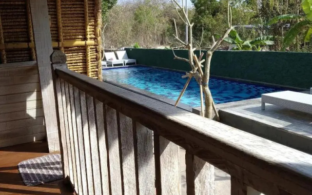 HoneyBee Huts – Pool – Lembongan Island