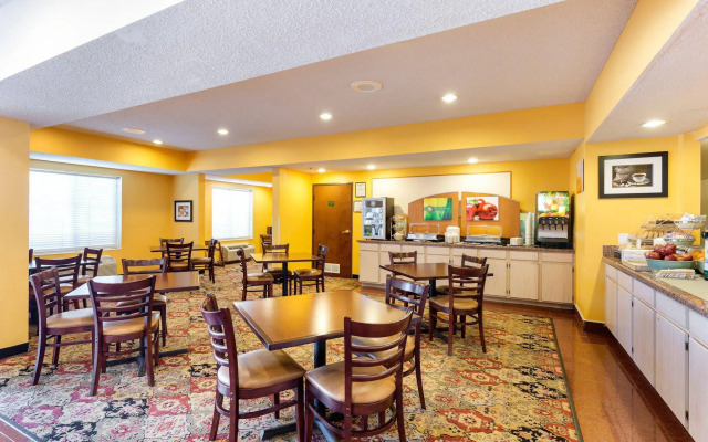 Quality Inn & Suites West Chase