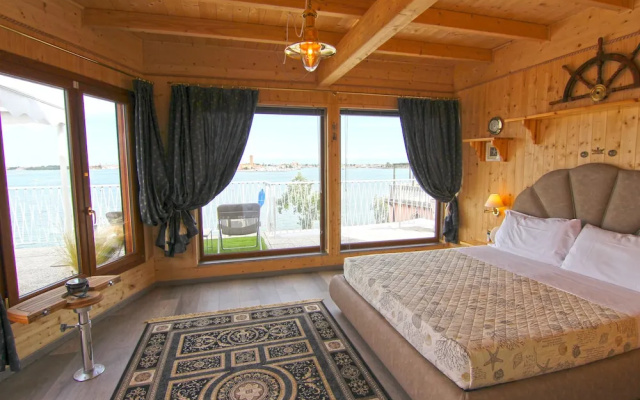 Oasis Golden Lagoon Chalet