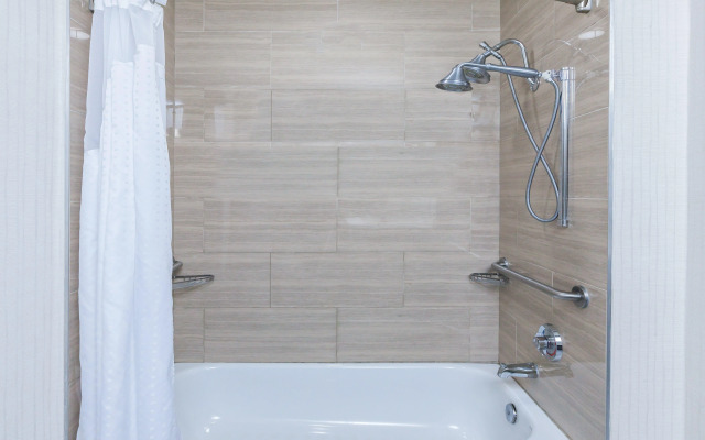 Holiday Inn Express & Suites Houston East, by IHG