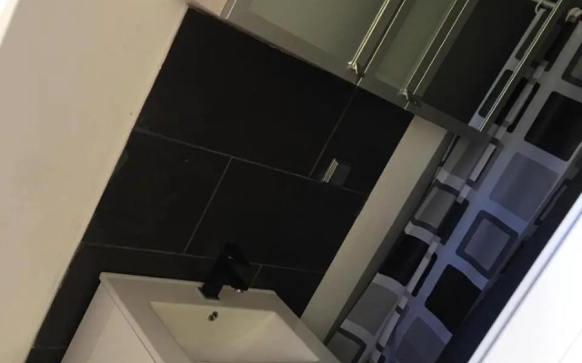 Doppelbettzimmer mit Bad
