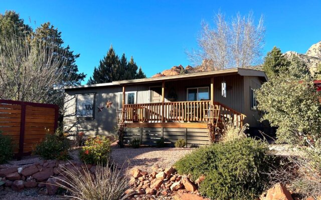 Serene 2 Bedroom! Walk to Trails! Red Rock Mountain Views!
