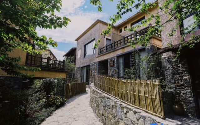 Yuanyang Yuanshe Mulaya Homestay (Terraced Field Scenic Area)
