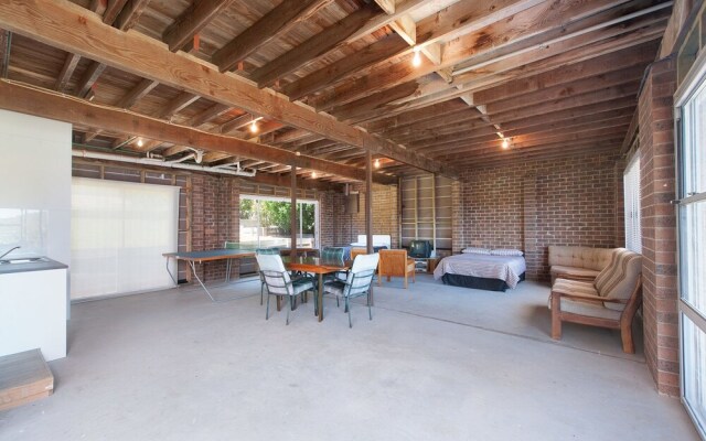 The Rest, 6 Flannel Flower Fairway