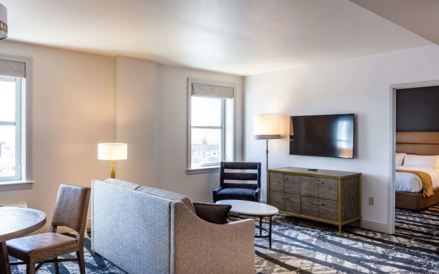 The Yorktowne Hotel, Tapestry Collection by Hilton