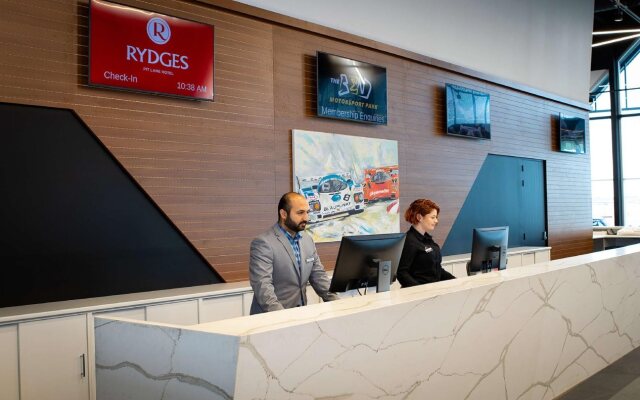 Rydges Pit Lane Hotel
