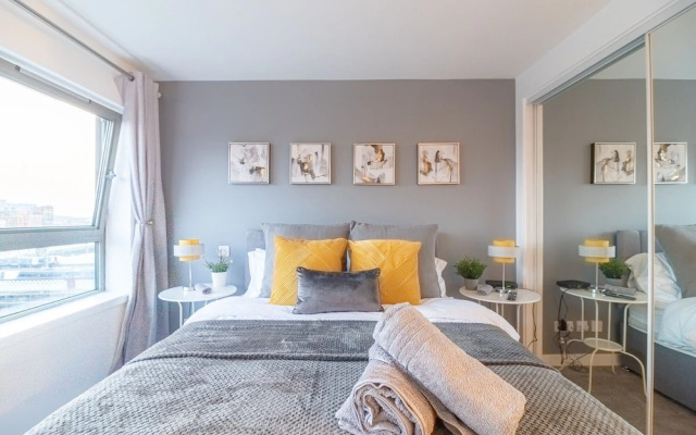 Luxury Riverview City Centre Apartment 2