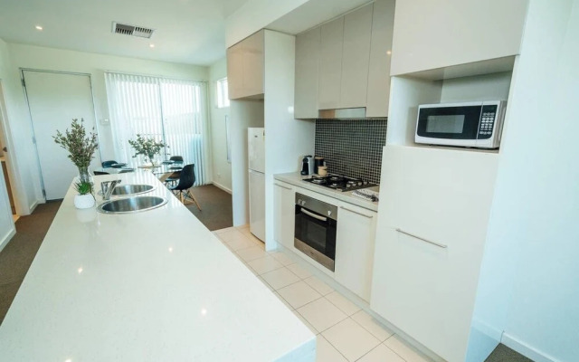 The Cove @ New Port-Pool - Spa - Sauna - Gym & More