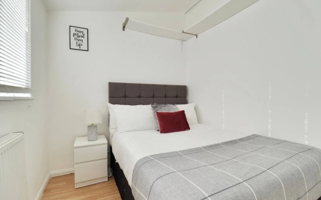 Skyvillion - Valley Way - 3bed House In Stevenage