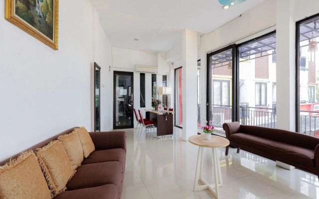 Urbanview SRB Near Mall Ciputra Cibubur