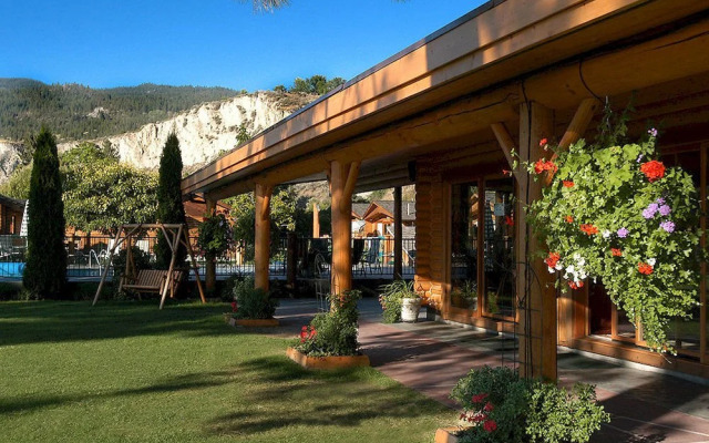 Sandy Beach Lodge