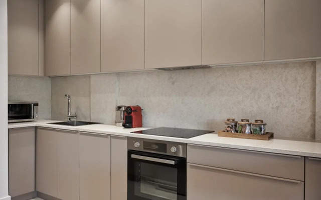 Urban Heights 3BD Apt, next to Hilton