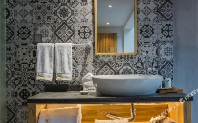 Yueming Xiaoyuan Hostel