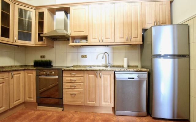 Luxury Apartment by Hi5 - Lovag Suites