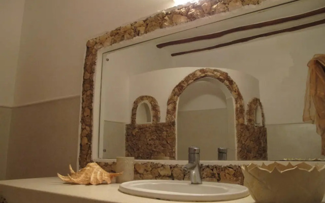 Watamu Villa With Service Personnel