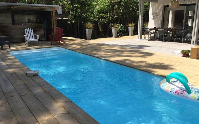 Luxury Villa in Lege-cap-ferret With Swimming Pool