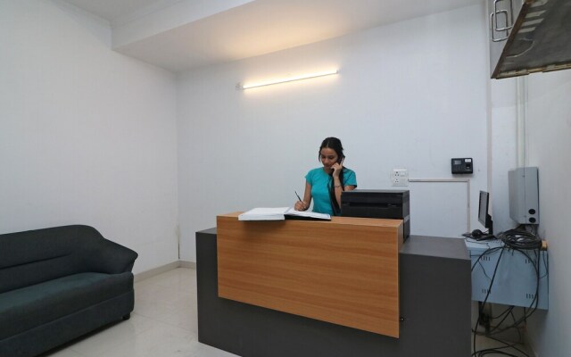 OYO Flagship 39600 Sathguru Residency