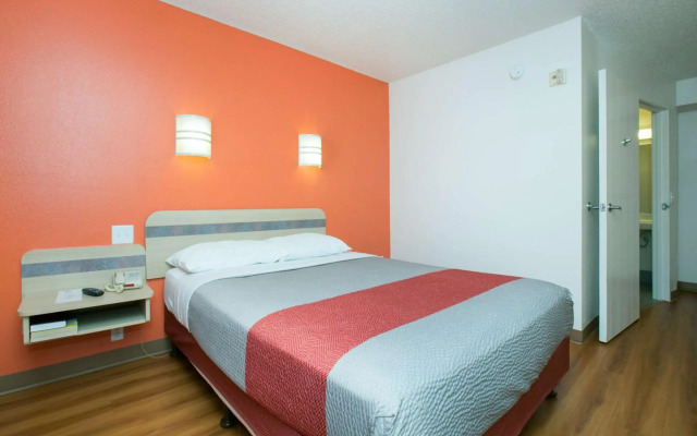 Motel 6 Brooklyn Center, MN - Minneapolis