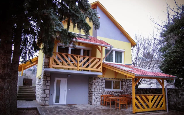 Liliana Apartman és Csónakház