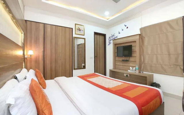 OYO 10940 Hotel Waves