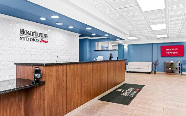 HomeTowne Studios by Red Roof & Conference Center Cortland