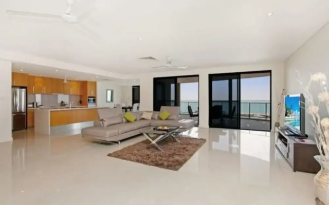 Zenlux 4BR Waterfront Penthouse Pad 270 Panoroma