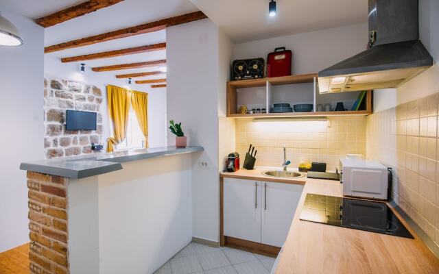 Art Deco Cathedral Apartments by DuHomes