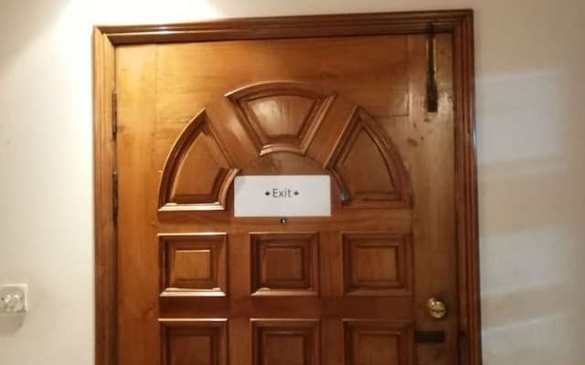 Maple Crest Service Apartment