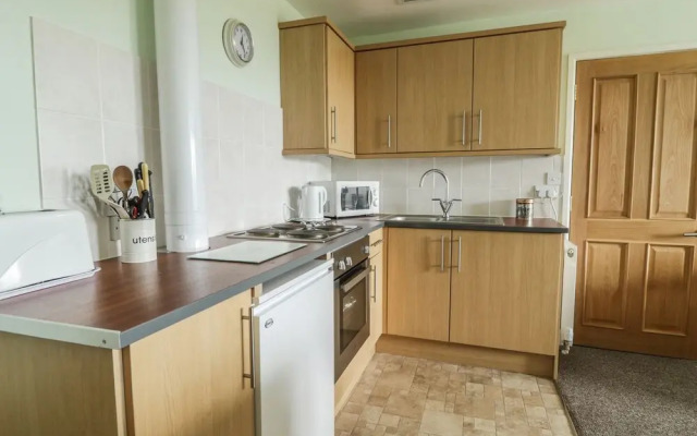 2 Park Nook Close