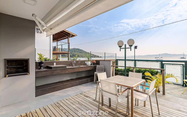 Bela casa frente mar em Santo Antônio CDA1647